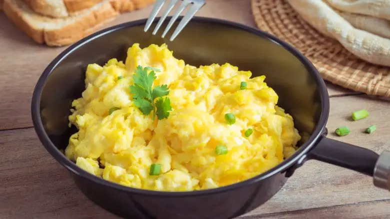 Scrambled eggs with mayo