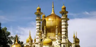 20 Most Beautiful Mosques in Malaysia