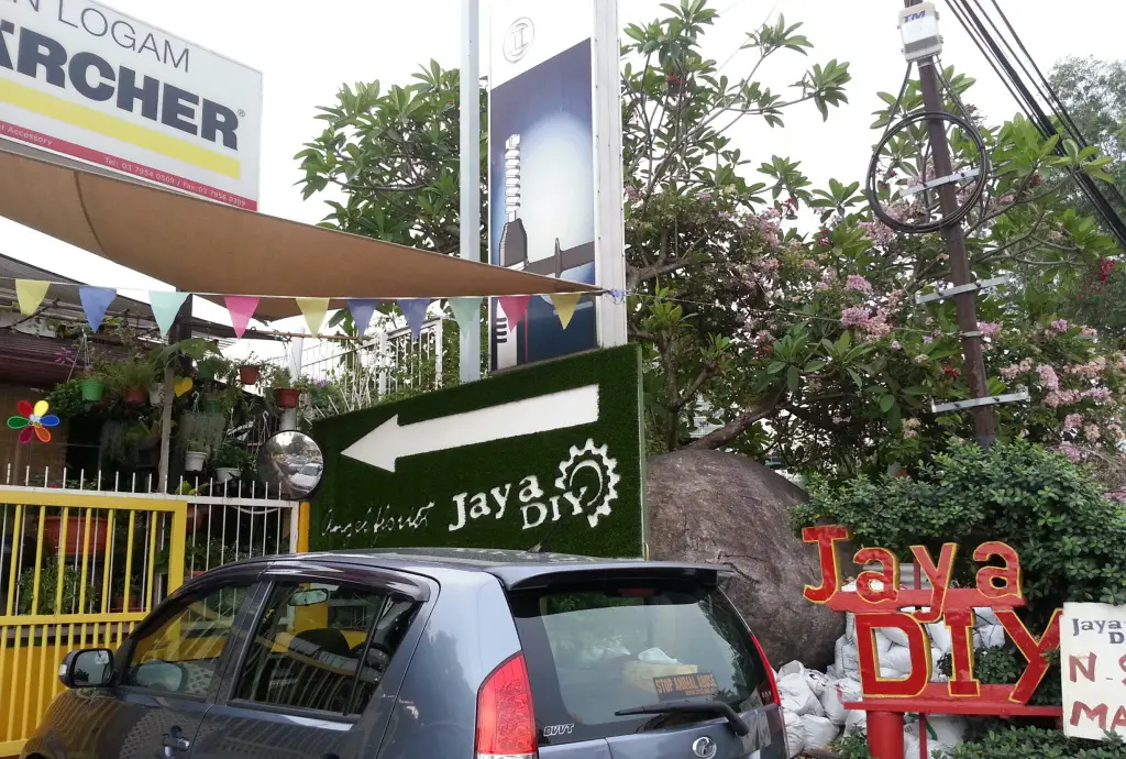 Jaya Do-It-Yourself Centre