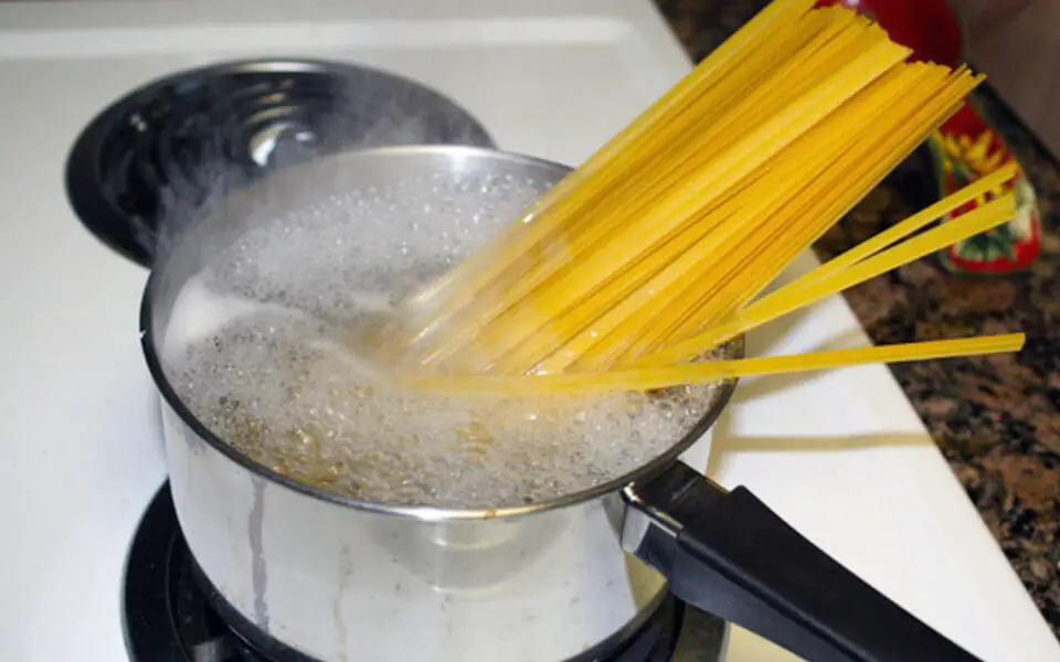 Pasta-Cooking Mistake #1: You Are Using A Small Pot
