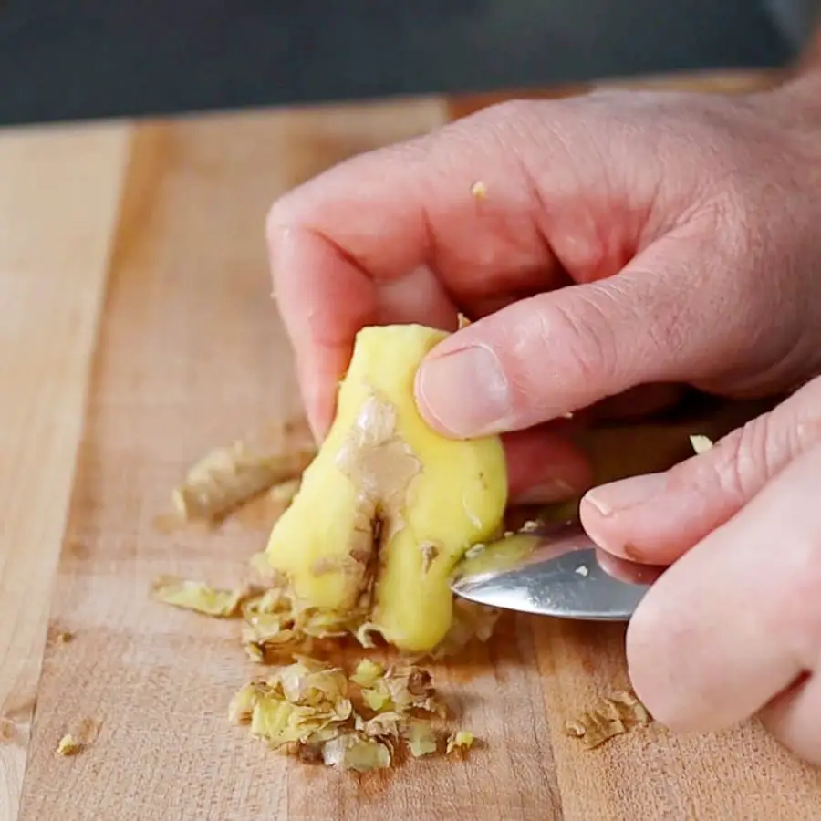 Peeling Hack #4: Peel Gingers With A Spoon