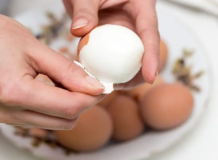 Peeling Hack #2: Peel Hard-Boiled Eggs Easily Using The Baking Soda Trick