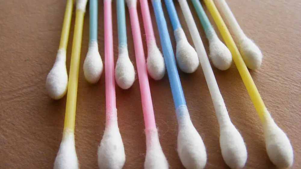 Things You Shouldn't Flush Down The Toilet: Cotton Swab