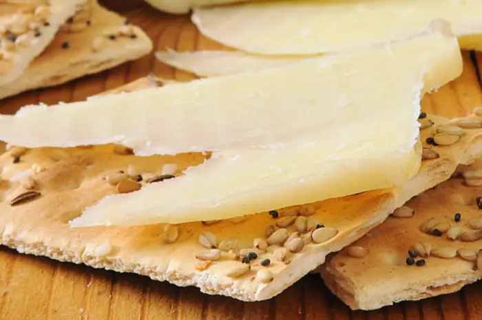 Healthy Late-Night Snack #4: Cheese & Crackers