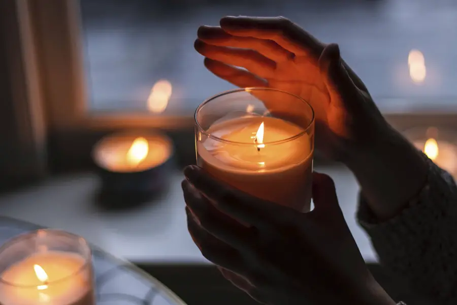 Benefits of Burning Scented Candle #5: Creates A Calming Ambience