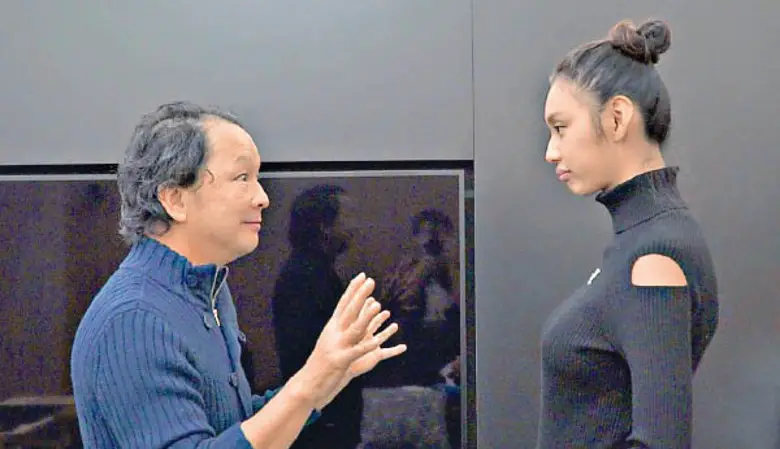 The late Liu Kai-Chi served as an acting coach for newcomer Louise Wong on the set of "Anita"